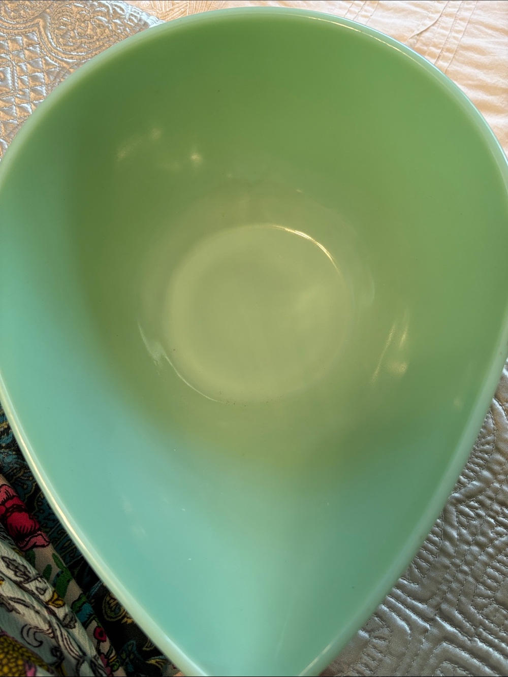 Beautiful, Perfect Condition Jadite Serving Bowl - Rare Teardrop 11 x 8 1/2 - Picture 9 of 9